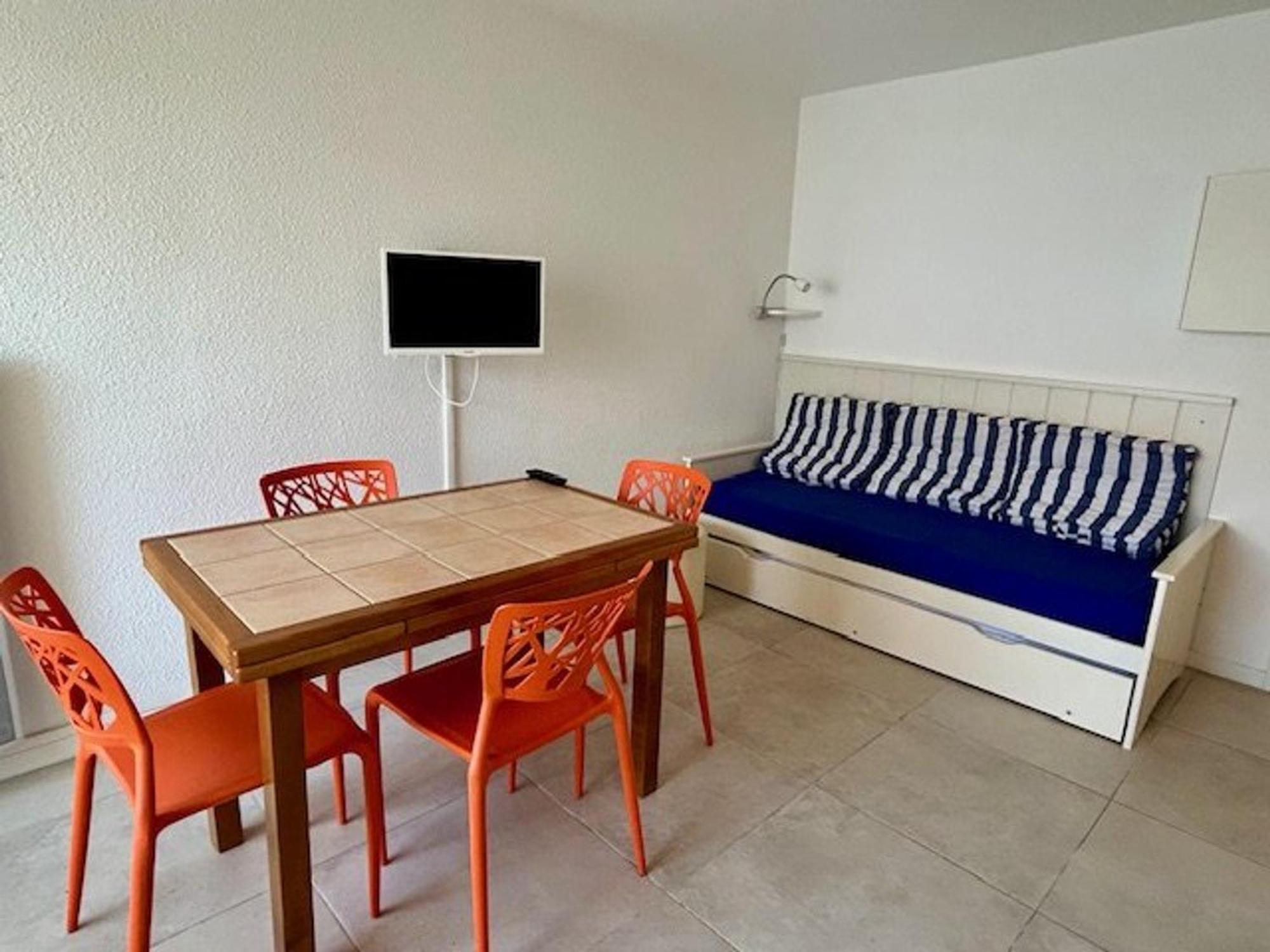 Appartement T2 A Royan, 4 Pers., Proche Plage Et Commerces, Parking, Balcon, Confortable Et Equipe - Fr-1-494-60 Buitenkant foto
